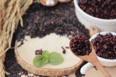 siyah pirinç ve ham organik riceberry pirinç pişirmek