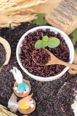 siyah pirinç ve ham organik riceberry pirinç pişirmek