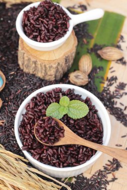 siyah pirinç ve ham organik riceberry pirinç pişirmek