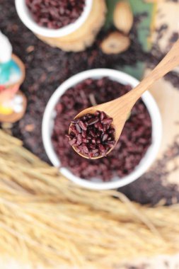 siyah pirinç ve ham organik riceberry pirinç pişirmek