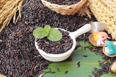 Siyah pirinç yasemin veya organik riceberry pirinç