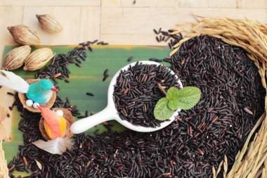 Siyah pirinç yasemin veya organik riceberry pirinç