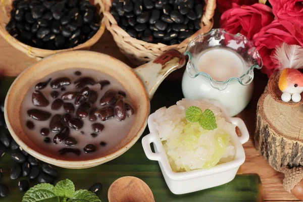 Black bean in coconut milk with glutinous rice — Stock Photo, Image