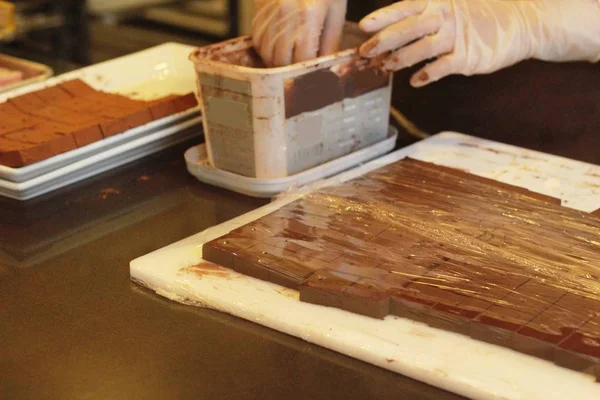 Výroba čokolády na sladké je vynikající — Stock fotografie