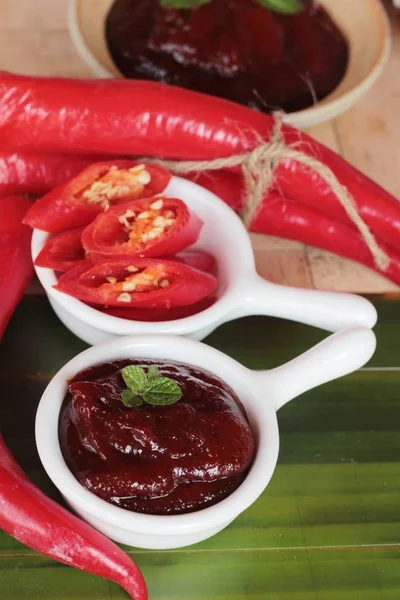 Pasta de pimenta vermelha coreana gochujang para cozinhar — Fotografia de Stock