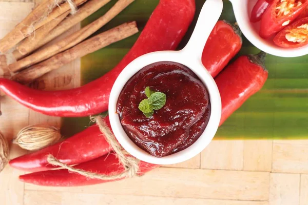 Koreanska röd paprika pasta gochujang för matlagning — Stockfoto