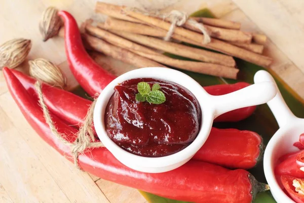 Koreanska röd paprika pasta gochujang för matlagning — Stockfoto