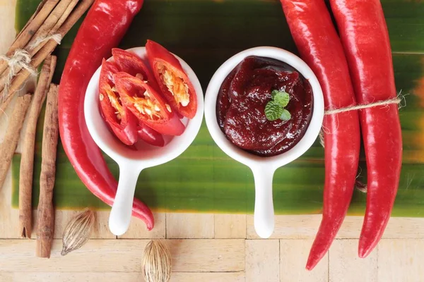 Koreanska röd paprika pasta gochujang för matlagning — Stockfoto