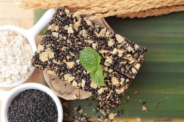 Aperatif siyah susam karışımı yulaf ezmesi sağlık için