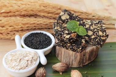 Aperatif siyah susam karışımı yulaf ezmesi sağlık için