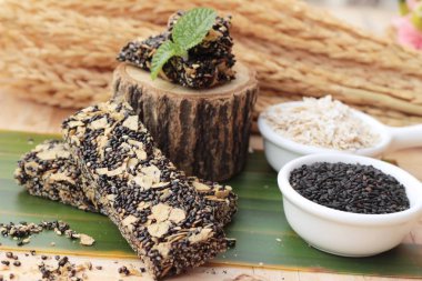 Aperatif siyah susam karışımı yulaf ezmesi sağlık için