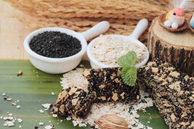 Aperatif siyah susam karışımı yulaf ezmesi sağlık için