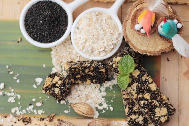 Aperatif siyah susam karışımı yulaf ezmesi sağlık için