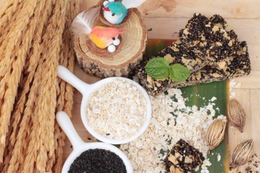 Aperatif siyah susam karışımı yulaf ezmesi sağlık için