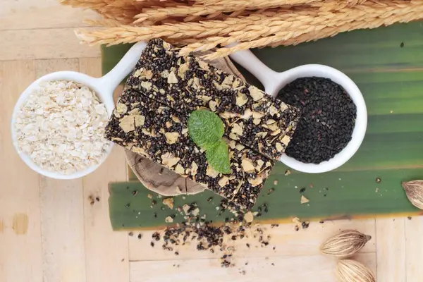 Aperatif siyah susam karışımı yulaf ezmesi sağlık için