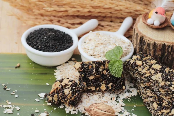 Aperatif siyah susam karışımı yulaf ezmesi sağlık için