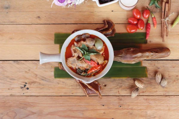 Curry rojo con pato asado es delicioso —  Fotos de Stock
