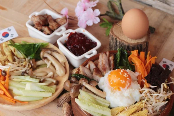 Bibimbap Kore gıda lezzetlidir — Stok fotoğraf