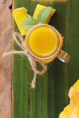 Dilimlenmiş kabak suyu lezzetli ve taze kabak