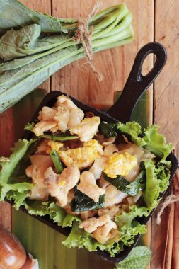 Heyecan pirinç şehriye kavrulmuş tavuk bir harika