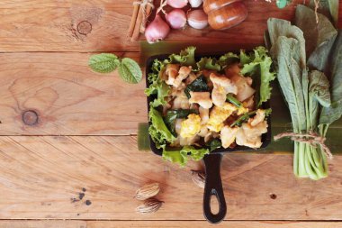 Heyecan pirinç şehriye kavrulmuş tavuk bir harika