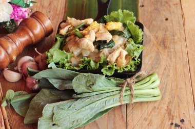 Heyecan pirinç şehriye kavrulmuş tavuk bir harika