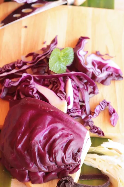 Cavolo viola fresco per cucinare — Foto Stock
