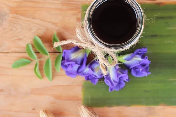 Schmetterlingstee und frische Anchan-Blumen — Stockfoto