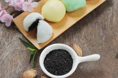 Siyah susam ile Daifuku Mochi Japon tatlı