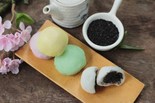 Siyah susam ile Daifuku Mochi Japon tatlı