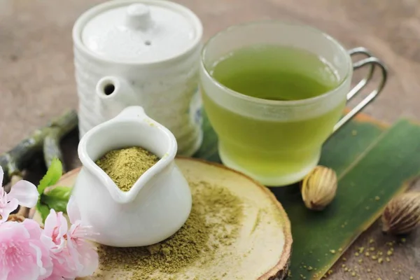 Warme groene thee en matcha thee poeder — Stockfoto