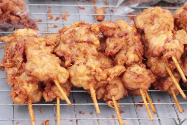 kızarmış tavuk içinde belgili tanımlık çarşı lezzetlidir