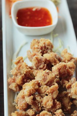 Kızarmış tavuk nuggets lezzetli