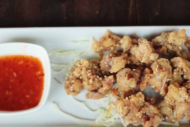 Kızarmış tavuk nuggets lezzetli