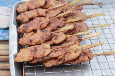 belgili tanımlık çarşı içinde kavrulmuş domuz eti lezzetlidir