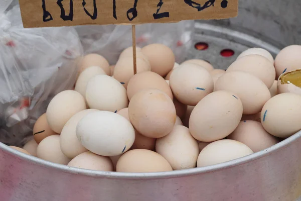 Kokt ägg är läckra i marknaden — Stockfoto