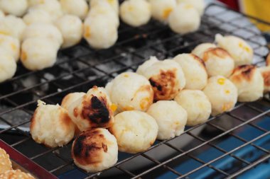 İçinde belgili tanımlık çarşı tatlı patates püresi ızgara