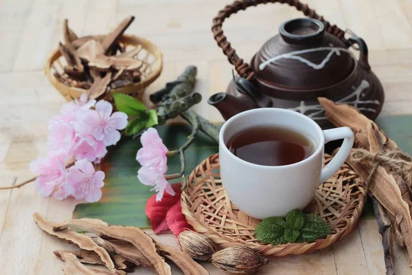 霊芝キノコ茶 - 健康のマンネンタケ — ストック写真