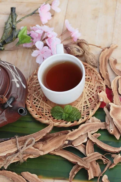 Lingzhi thé aux champignons - Ganoderma lucidum pour la santé — Photo