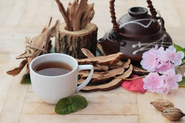 Chá de cogumelo Lingzhi - Ganoderma lucidum de saúde — Fotografia de Stock