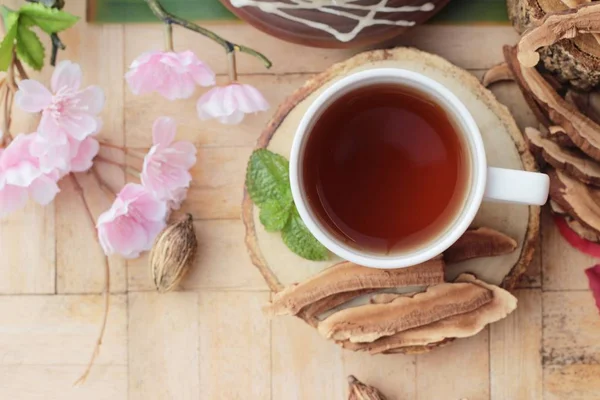 Lingzhi té de setas - Ganoderma lucidum para la salud —  Fotos de Stock