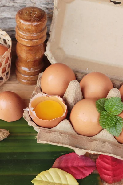 Eieren in het deelvenster voor het koken — Stockfoto