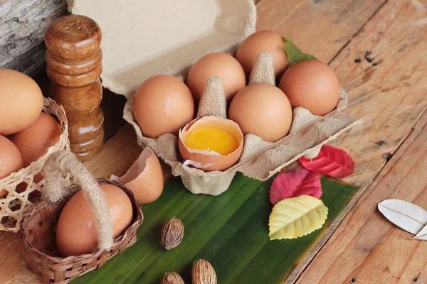 Eieren in het deelvenster voor het koken — Stockfoto