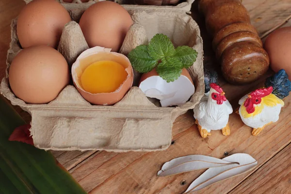 Eieren in het deelvenster voor het koken — Stockfoto