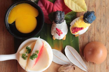 Yengeç sopa ile haşlanmış yumurta lezzetlidir