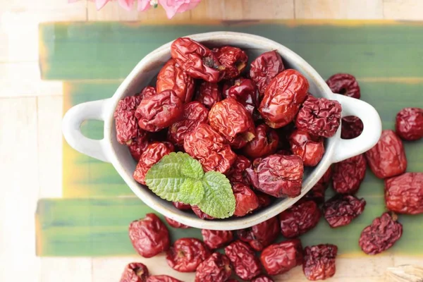 Kurutulmuş hünnap meyve lezzetlidir