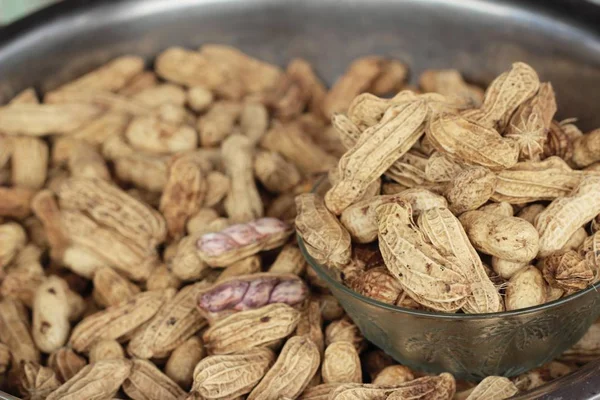 Boiled peanuts is delicious in the market — Stock Photo, Image