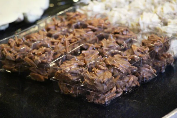 Chocolate com amêndoa no doce é delicioso — Fotografia de Stock