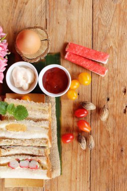 Club sandviç sos domates ile lezzetlidir