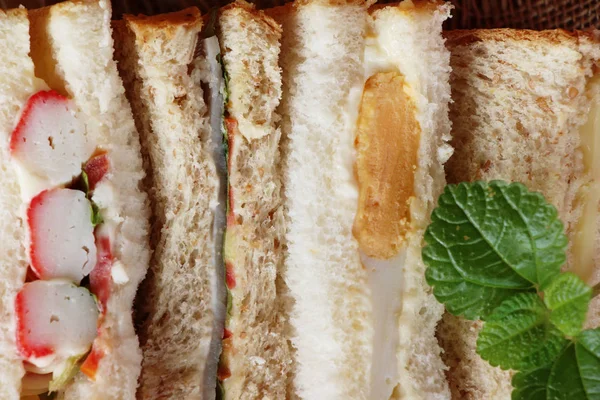 Club-Sandwich mit Tomatensauce ist köstlich — Stockfoto